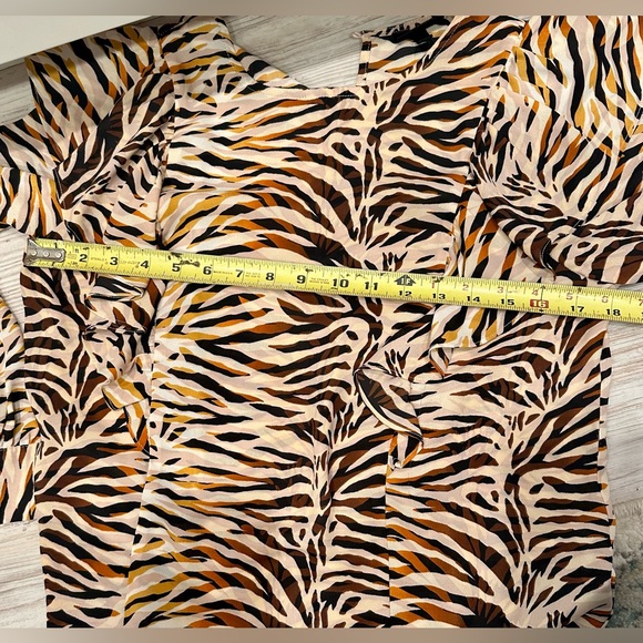 Who What Wear Women's Zebra Print Ruffle Long Sleeve Top Small NWOT - Picture 5 of 7